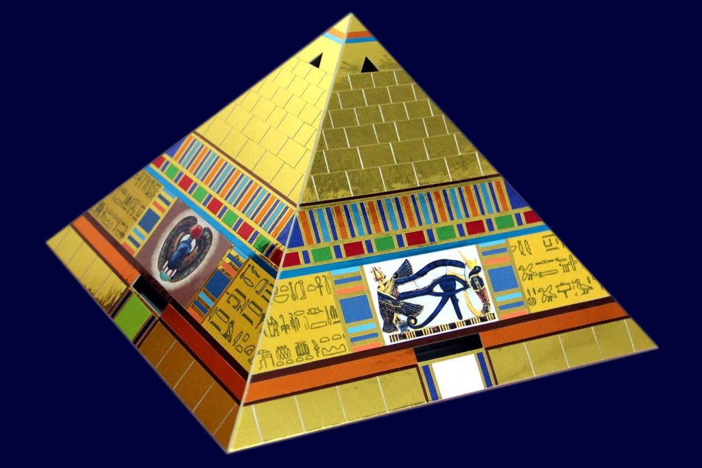Мини-пирамида оказывает постоянное энергетическое воздействие на окружающее пространство.