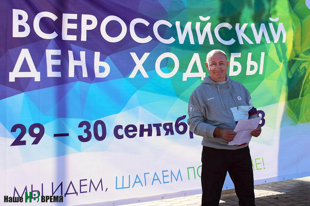 Первый вице-президент, исполнительный директор Олимпийского совета Ростовской области Иван БУДАРЕВ провожает ходоков в путь.