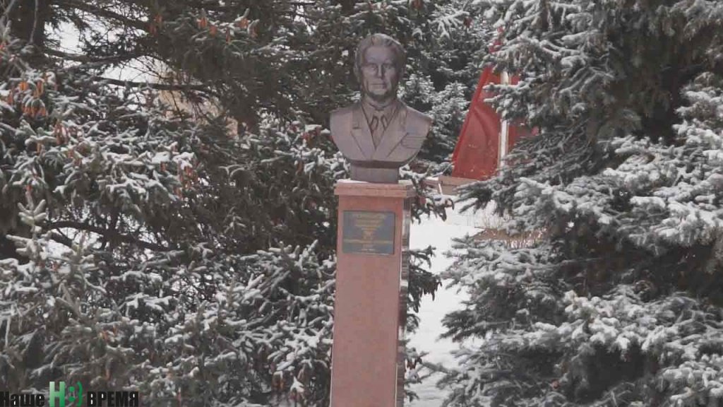 Гимназия носит имя одного из ее выпускников – генпрокурора СССР А.М. Рекункова.