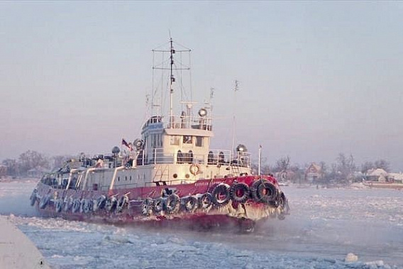 С 13 января в акватории порта Азова устанавливают ледовые ограничения