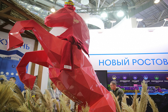 Красный конь стал эмблемой стенда Ростовской области на выставке 