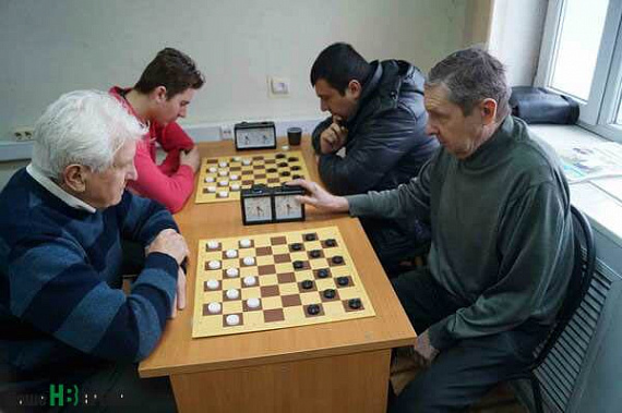 Ветераны турнира ростовчане Борис ГРУЗИН (слева) и Сергей СЕМЕНОВ.