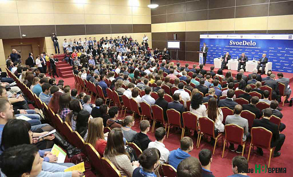 Самым популярным мероприятием на форуме лидеров молодежного предпринимательства SvoeDelo стала встреча участников с губернатором Ростовской области Василием Голубевым. В ней приняли участие около 400 человек.
