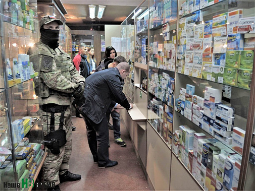 В новочеркасской аптеке без рецептов продавали кодеинсодержащие препараты.