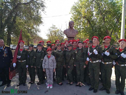 В торжественной церемонии открытия памятника принимали участие и ветераны, и поисковики, и солдаты-срочники, и юнармейцы Зерноградского района.
