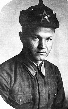 Снимок 1937 г.: Василию Прудникову здесь 19 лет, тогда он проходил срочную службу.