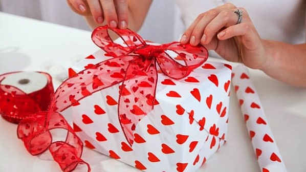На подарках женам к 14 февраля будут экономить