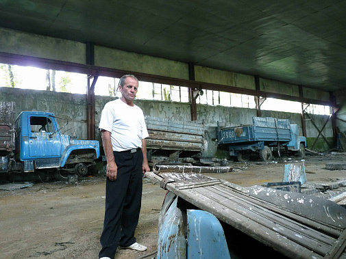 Бывший главный инженер СПК «Кичкинский» Виктор Пащенко на руинах некогда крепкого хозяйства. Вот результат внешнего управления…