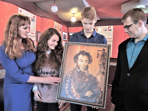 В Зерноградской школе-интернате обновляют музейную экспозицию 