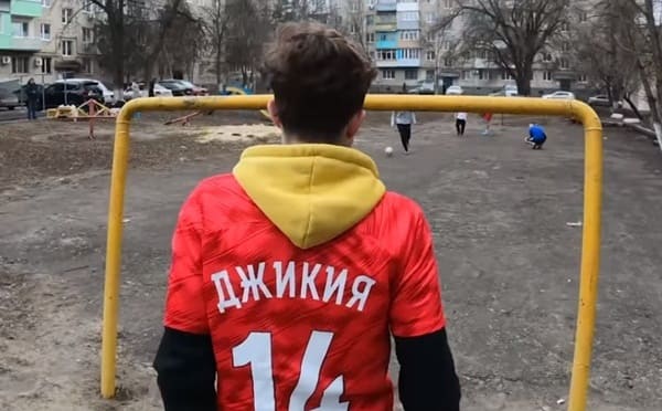 Особый футболист из Новочеркасска получил подарок от «Спартака»