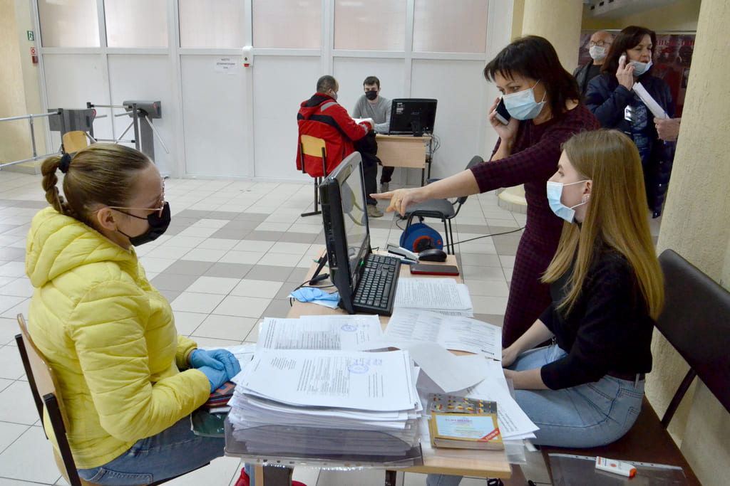 Работа в ростове женская. Пункт выдачи пропусков. Пропуски Ростовская область администрация. Пункт роста. Пропуск администрация Новочеркасска.