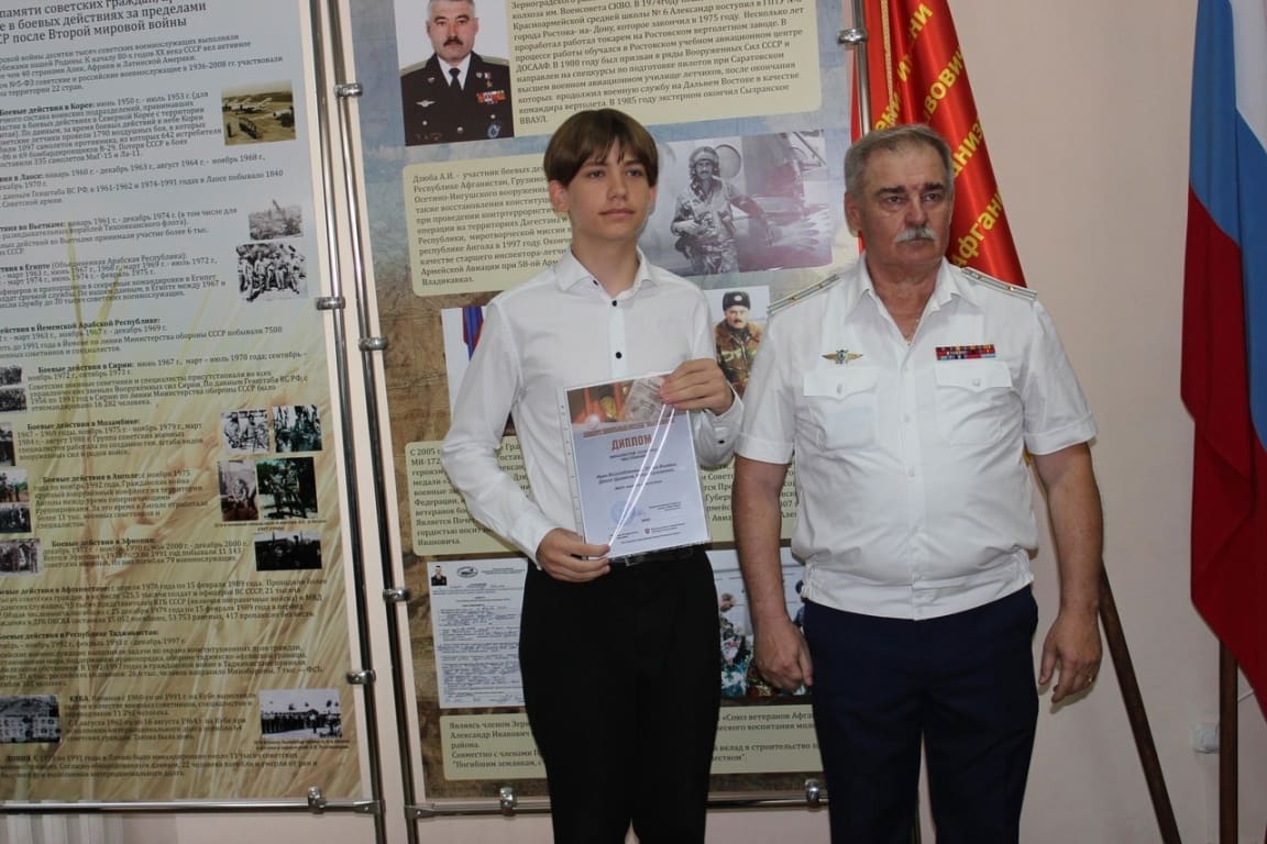 В Зернограде наградили гимназистов-финалистов