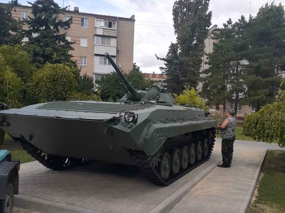 В День ВДВ в Азове откроют памятник БМП-1