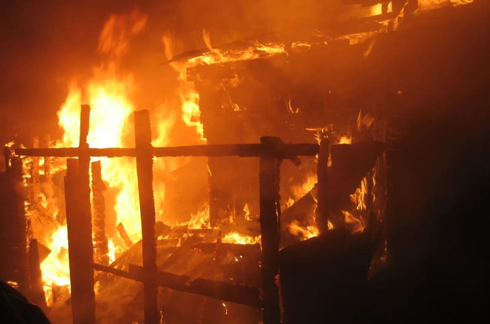 Следователи выясняют обстоятельства гибели пенсионерки во время ландшафтного пожара в Красносулинском районе