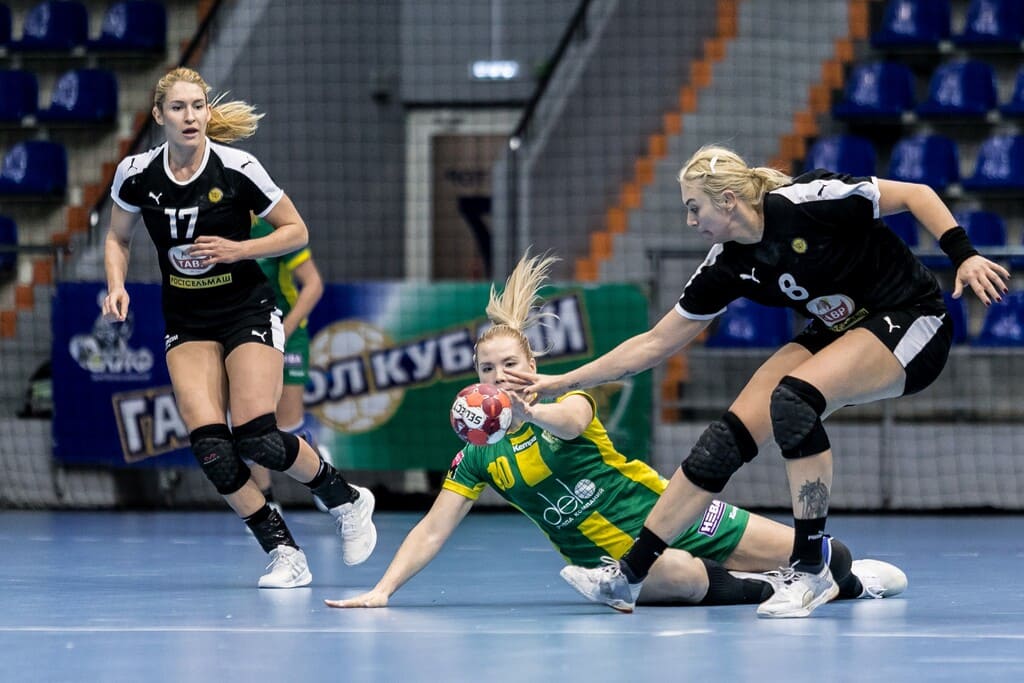 Чемпионат России по гандболу среди женщин команд суперлиги стартовал тремя яркими встречами