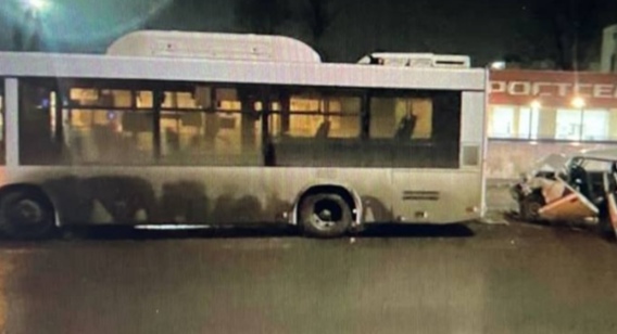 В Ростове-на-Дону легковушка протаранила автобус
