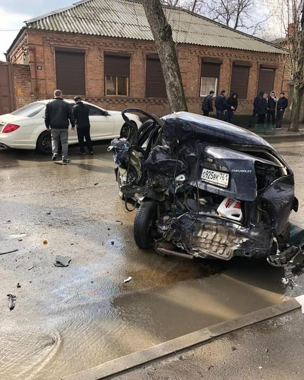 В центре Ростова 18-летний водитель сбил другой машиной пешехода