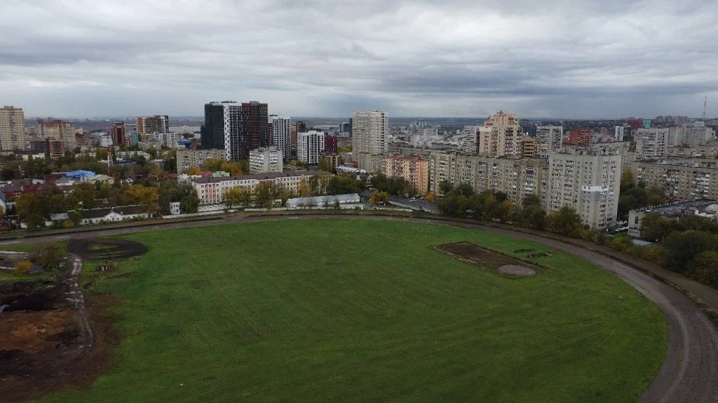 После того как донские власти запретили строительство высоток на территории ипподрома, конники выступили с собственными предложениями - Новости, 25.03.2026