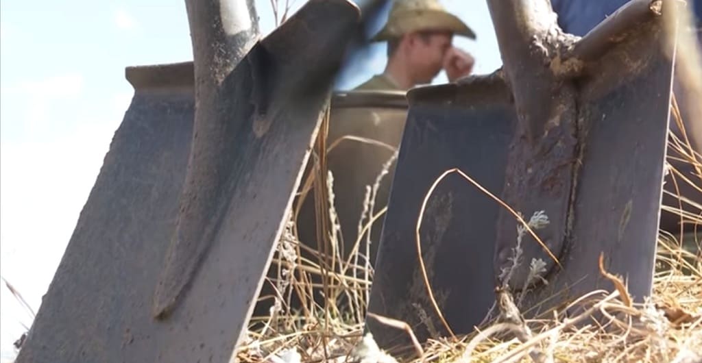 Поисковики нашли в Родионово-Несветайском районе заброшенное захоронение сапера