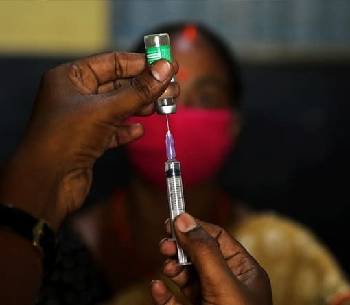 Хроники коронавируса: вакцины дорожают, 4 года за пранк, на Дону не открылась больница