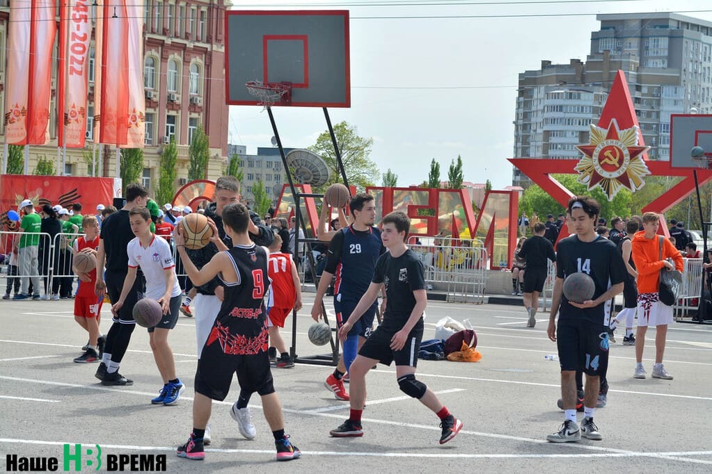 В спортивном празднике на Театральной активно участвовали баскетболисты Ростова