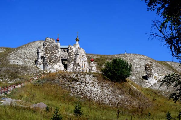В Волгодонске открылась выставка «Пещерные храмы России»