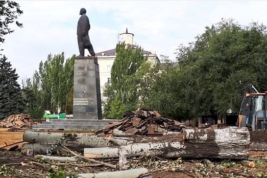 Даешь императора! В Ростове предлагают заменить один из памятников Ленину на монумент расстрелянной царской семье