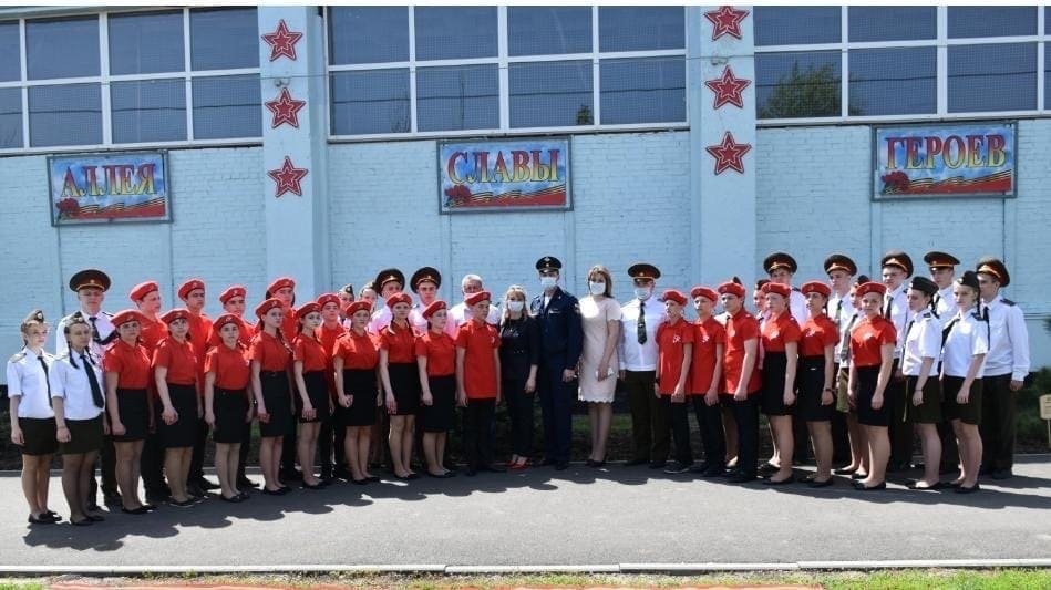 В школе Новошахтинска теперь есть Аллея славы