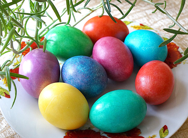 Ядовитая краска для пасхальных яиц