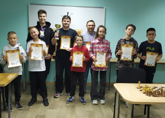 Кандидат в мастера ФИДЕ Дмитрий Ямнов выиграл областной турнир в Азове
