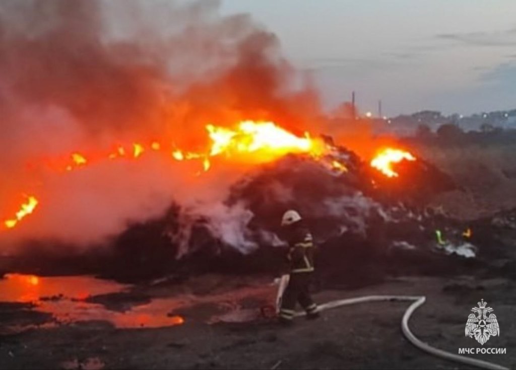 Большой пожар в Азове потушили сегодня рано утром