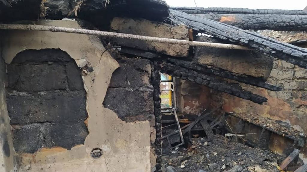 В Ростовской области из горящего дома спасли троих детей