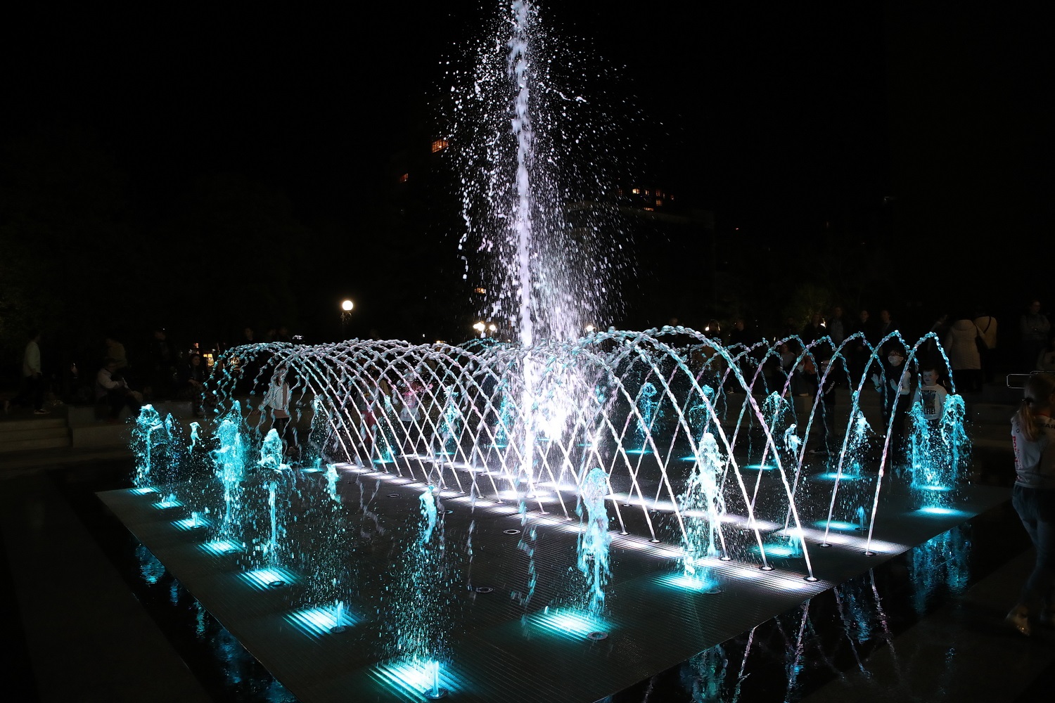 Светомузыкальный фонтан появился на улице Пушкинской в Ростове-на-Дону