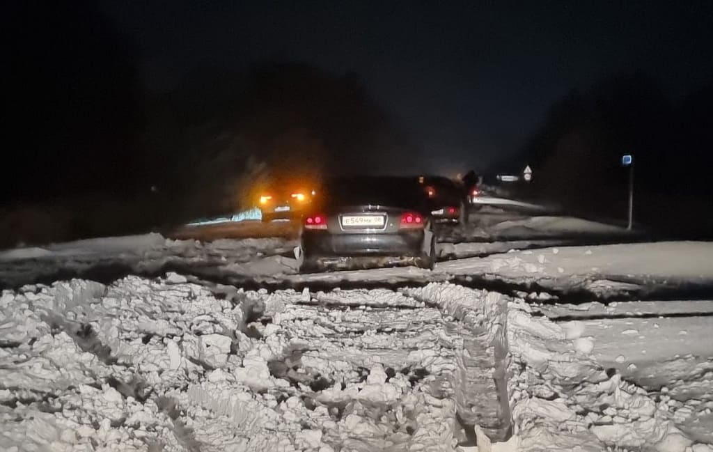 В Орловском районе более 50 автомобилей оказались в снежном плену
