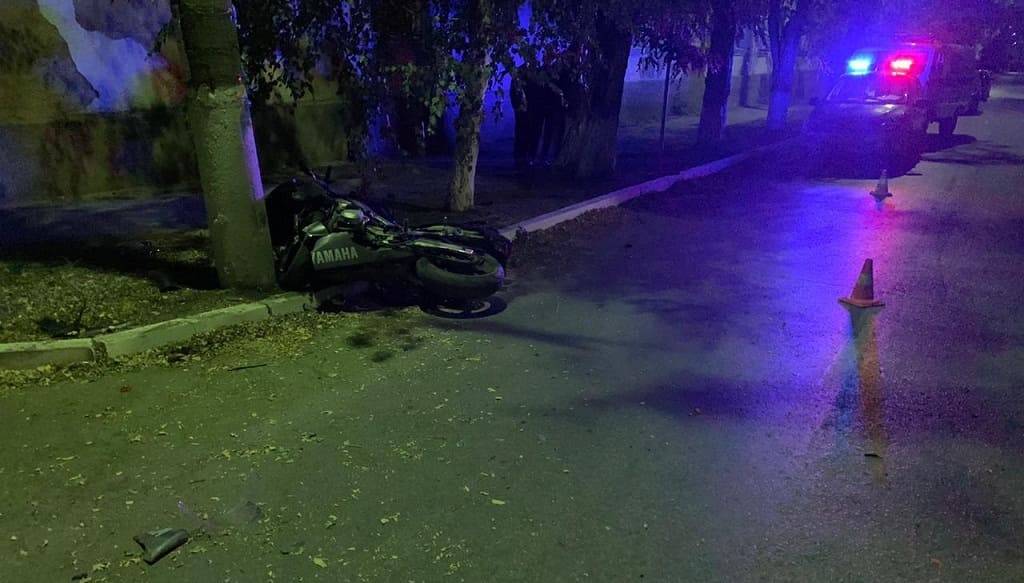 В Ростовской области мотоциклист погиб, несовершеннолетняя пассажирка пострадала