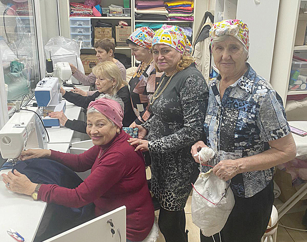 В Ростове инвалидов по слуху учат кройки и шитью с помощью сурдоперевода