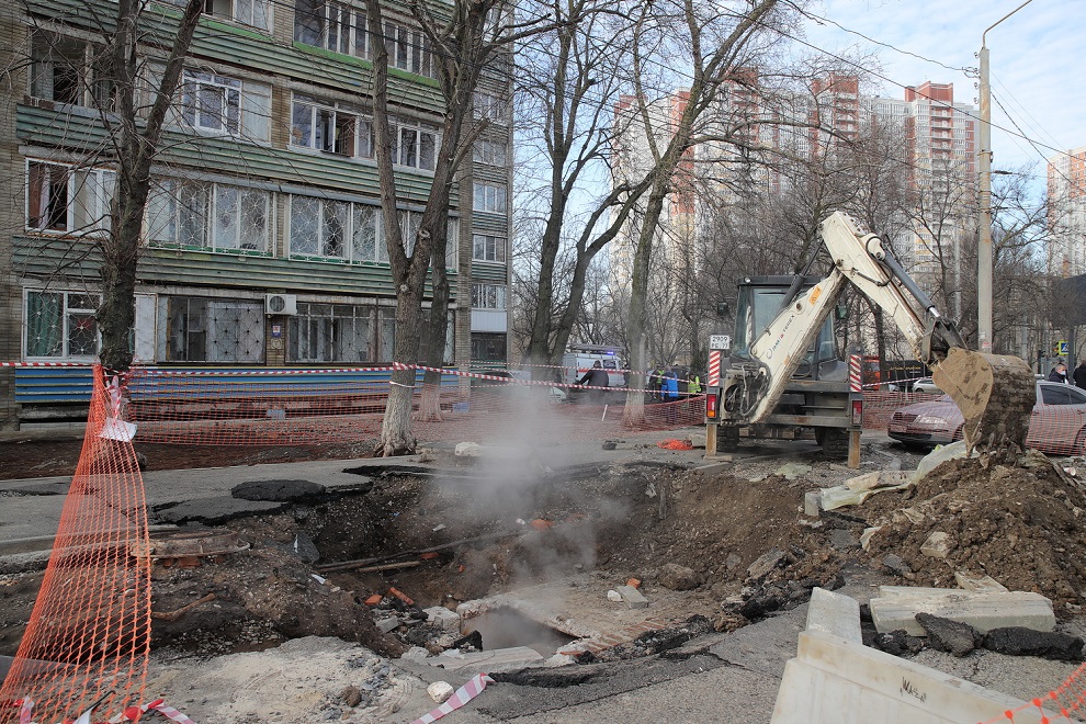 В Ростове из-за аварии на теплотрассе без тепла остался почти весь Чкаловский микрорайон