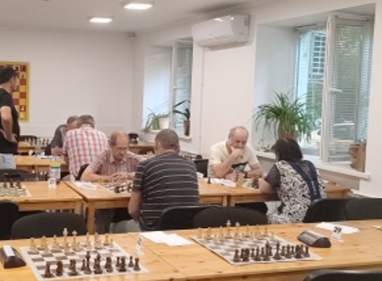 На старт ростовского шахматного марафона вышли ветераны