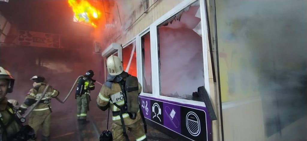 Пожар на ростовском рынке «Классик» полностью потушили