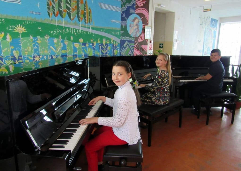 В семикаракорской детской школе искусств появились новые музыкальные инструменты