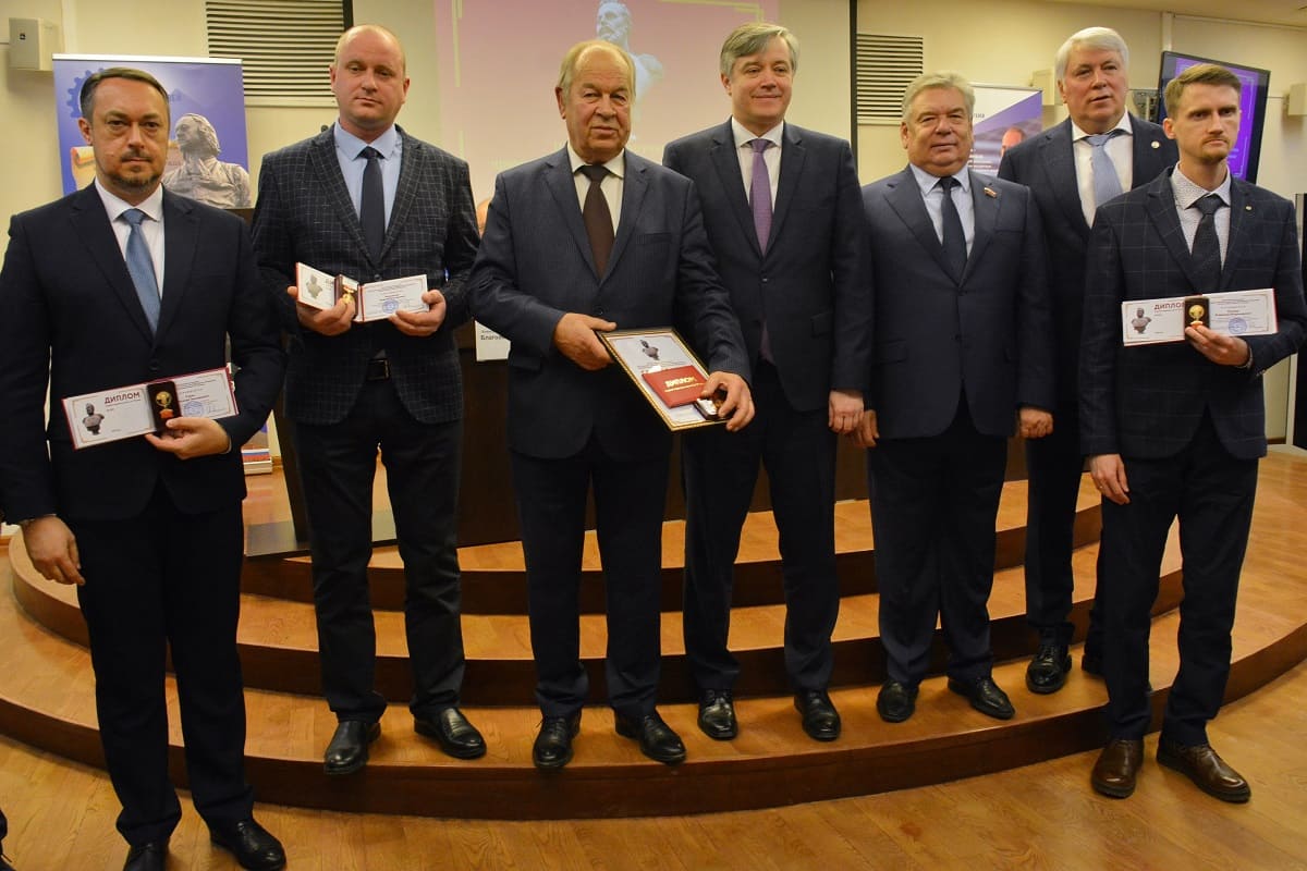 Ученые из Новочеркасска получили премию Мосина за разработку станка двойного назначения