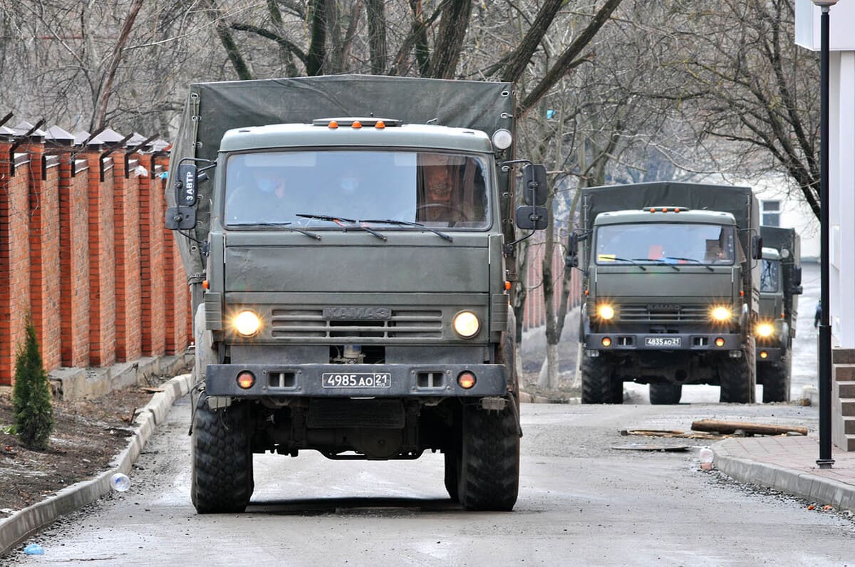В Ростов вернулись военные медики, боровшиеся с коронавирусом в Крыму