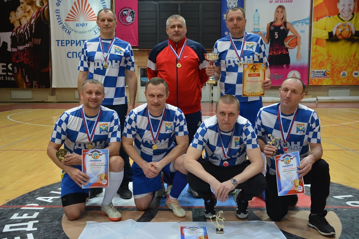 В ростовском мини-футбольном турнире ветеранов победили семикаракорцы