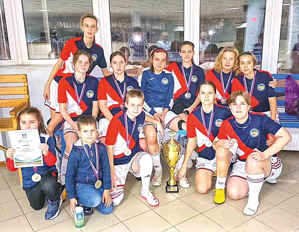 Футболистки ростовского клуба «Юнона» завоевали серебро чемпионата СКФО — ЮФО по мини-футболу.