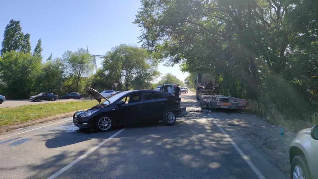 На дороге Новочеркасск — Багаевская столкнулись 3 машины, пострадали 2 человека