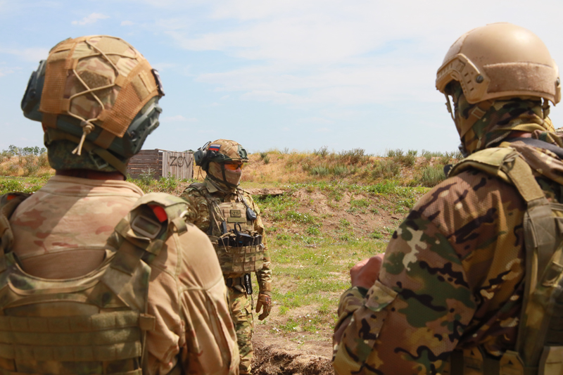 Мотострелки Южного военного округа перед отправкой в зону СВО прошли тренировки в максимально близких к боевым условиях