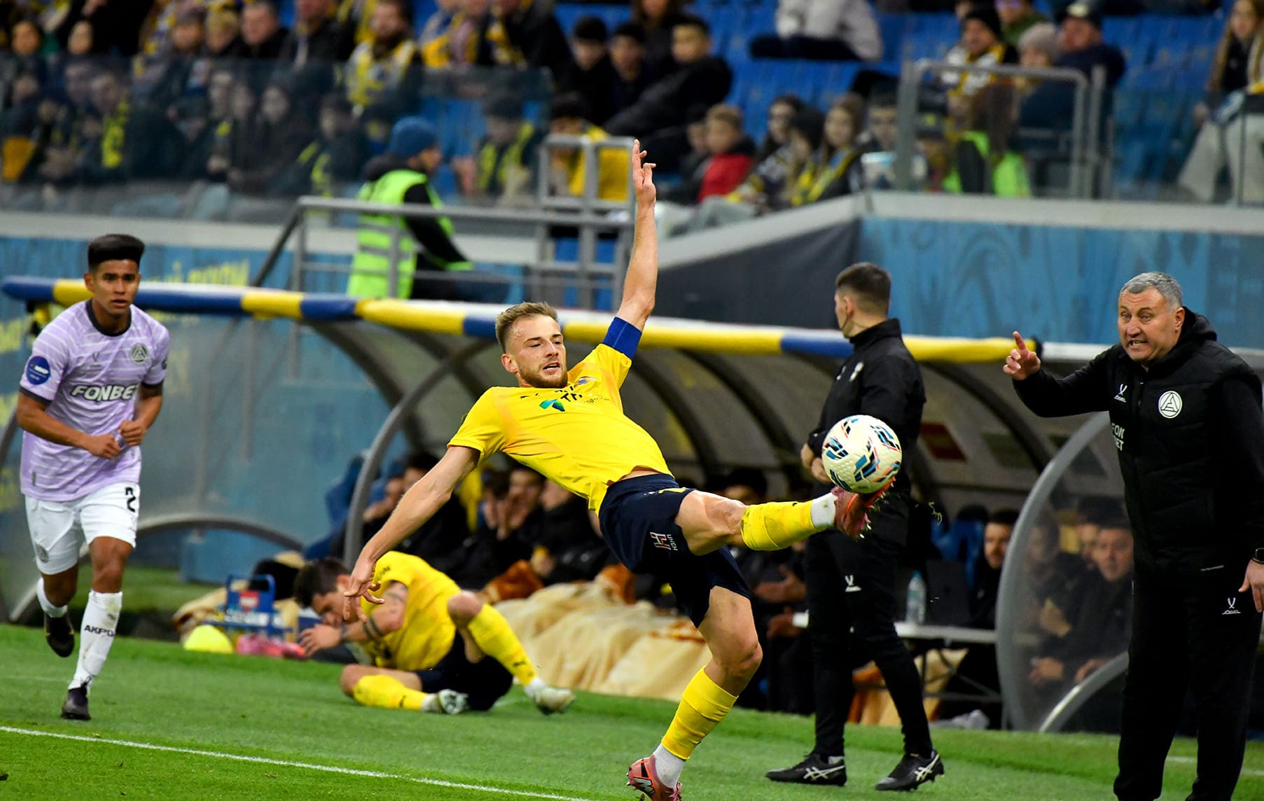 Конец шикарной серии. ФК «Ростов» дома уступил «Акрону» – прервалась серия из восьми встреч без поражений - Новости, 02.11.2025