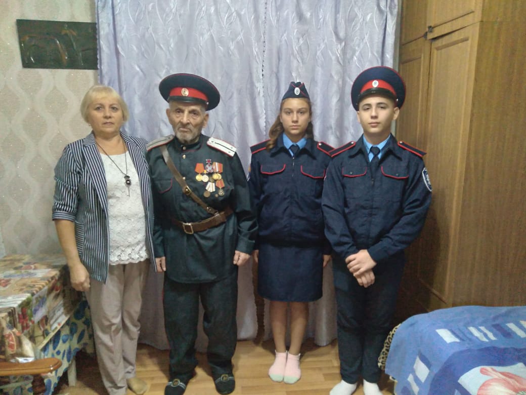 Сегодня заветинский казак, ветеран войны Иван Быкадоров принимает поздравления с 95-летием