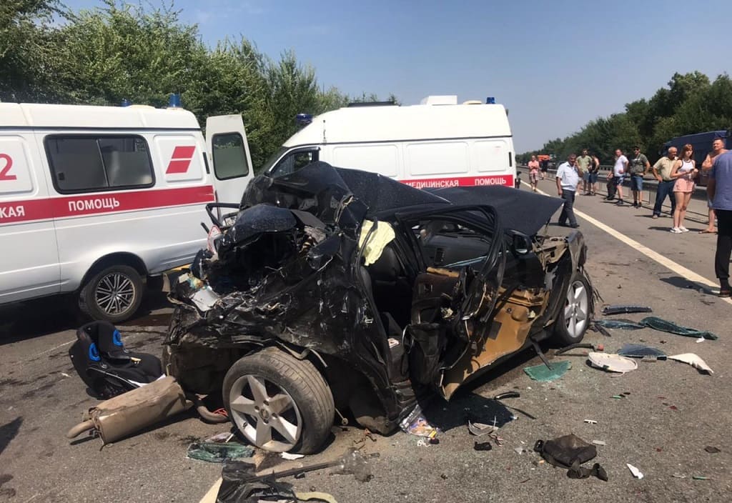 Число погибших в массовой аварии под Ростовом возросло до 4 человека
