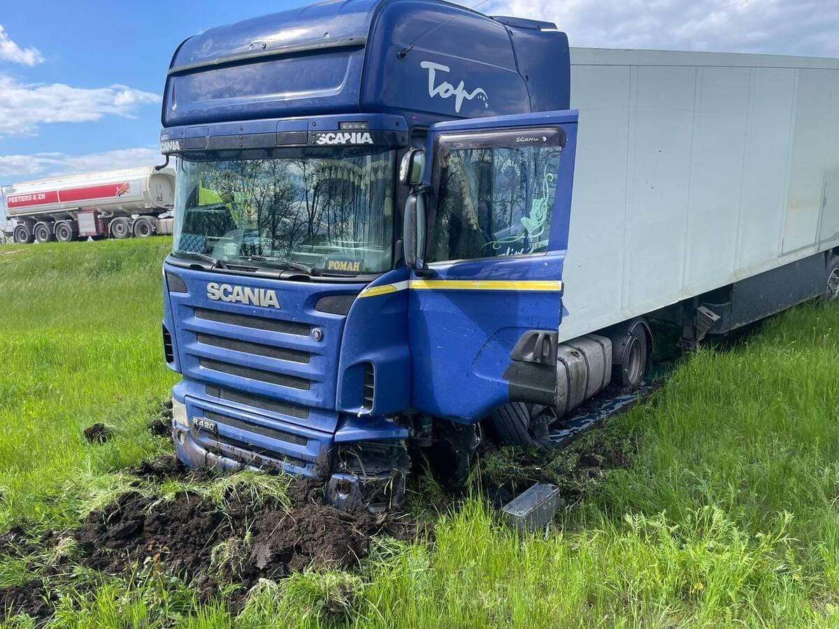 Тройное ДТП с участием двух грузовиков произошло в Белокалитвинском районе